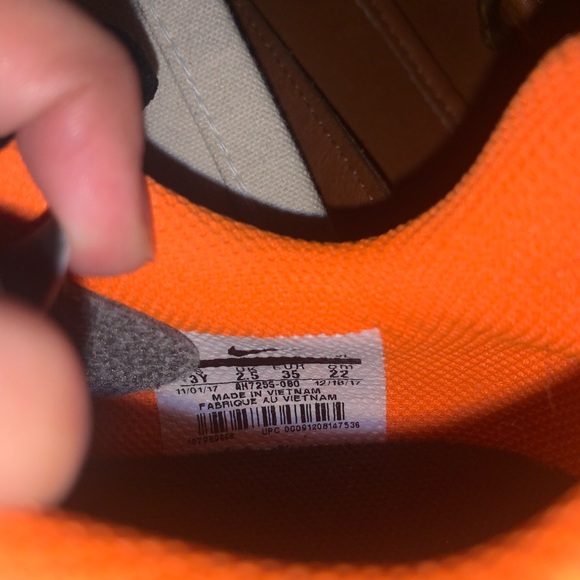 SOLD DO NOT BUY‼️nike orange soccer shoes🧡 - Picture 3 of 3